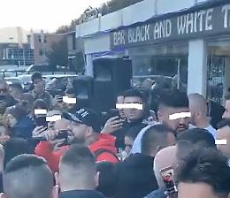 Dedica a boss detenuti, questore chiude bar per concerto di Pandetta