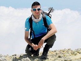 Vincenzo Greco, la più giovane guida vulcanologica d'Italia: «L'Etna è una mamma che mi dà energia»