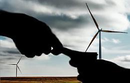 Tangenti nell'eolico, è bufera anche alla Regione: ecco tutti i funzionari indagati