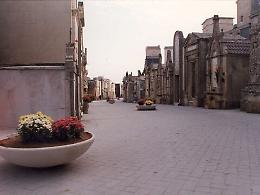 Cimitero di Enna, attese lunghissime per trasferire una salma