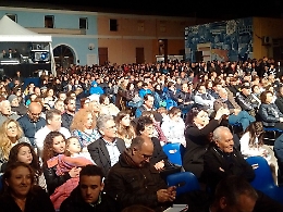 In mille in piazza a Lampedusa per vedere Fuocammare