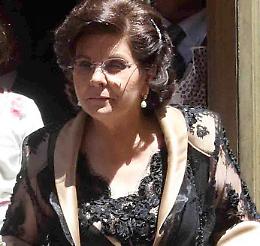 La "vara" di S.Giovanni sotto il balcone dei Riina E' bagarre per il presunto "inchino" mafioso