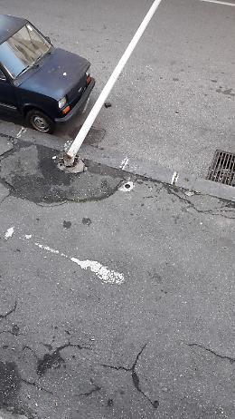 Catania, cade palo della luce in via Ammiraglio Toscano: tragedia sfiorata