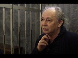 Ancora una disavventura per Lele Mora, picchiato
e rapinato in campo Rom