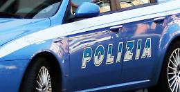 Nigeriano senza fissa dimora si intrufola nel cortile di una casa e aggredisce agenti: arrestato