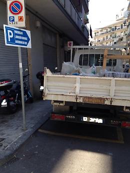 Catania, parcheggio disabili in Via Metastasio:  "Sindaco se ci sei batti un colpo"