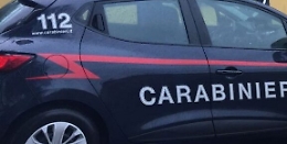 Spara con una carabina alle videocamere della vicina di casa: denunciato