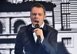 Catania, gadget di Tiziano Ferro falsi: la GdF ne denuncia sedici