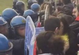 Catania, scontri durante visita del ministro Giannini: 6 denunciati