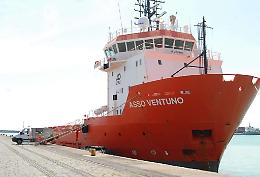 Immigrazione, a Catania il rimorchiatore “bersagliato”