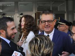 Il marito di Veronica: due milioni di danni. Lei: «Siete tutti pazzi»