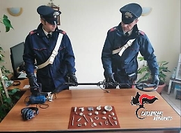 Licata, la sua casa era come un museo: sequestrati decine di reperti archeologici