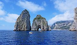 I Faraglioni di Capri devastati per raccogliere molluschi: 19 indagati