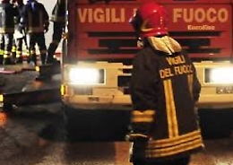 Ragusa, litiga per il posteggio e incendia le auto dei vicini