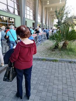 Continua il caos all'Hub vaccinale di Catania