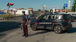 Lentini, va dal macellaio e pretende carne gratis e poi cerca di sfondare la vetrina: arrestato