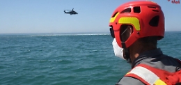 Siracusa, cadavere di un uomo in mare a Fontane Bianche: una coppia lancia l'allarme