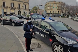 La picchiava e la faceva anche prostituire: arrestato
