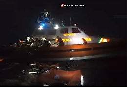 Naufragio a Lampedusa, è l'ora delle polemiche: Sea Watch accusa, la Guardia Costiera: «Nostro soccorso tempestivo»