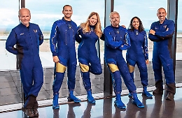 Comincia l'era del turismo spaziale, il miliardario Branson in orbita