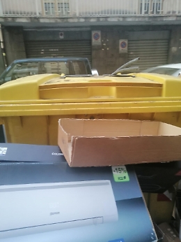 Catania, "Come si può fare la differenziata in questo modo?"