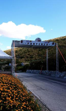 Prova circuito della gara al buio e a tutta velocità: ritirata patente a pilota