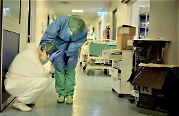 Turni di reperibilità infiniti per un infermiere: l'Asp di Siracusa condannata a risarcirlo