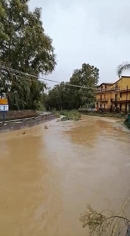 Catania, esonda il canale Forcile a S. Maria Goretti e allaga strade e case