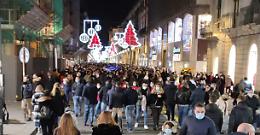 Via Etnea, la solita folla al tempo del Covid