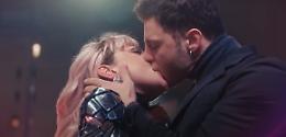 Arisa, nel video di "Cuore" esplode la passione con Vito Coppola