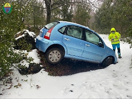 Resta bloccato in auto per la neve: anziano soccorso dopo mancato rientro a casa