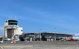 Aeroporto, ruba un anello d'oro da vaschetta ai varchi sicurezza: denunciato