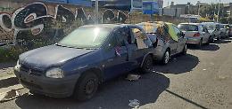 Catania, stazione centrale: auto dormitorio e strade sporche