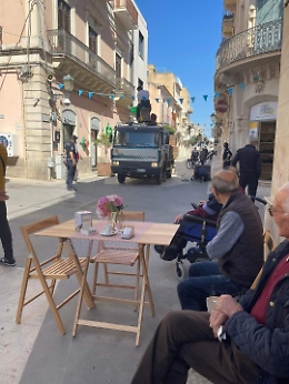 Vittoria: "Senza parole!" Rimosse le fioriere di via Cavour