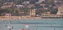 In Sicilia temperature oltre i 26 gradi: spiaggia di Mondello piena di bagnanti