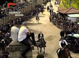 Corsa di cavalli non autorizzata e maltrattamenti: 17 denunciati