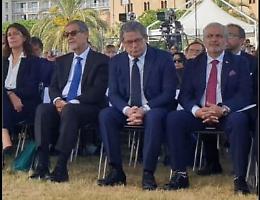 La “ritirata” di Lagalla e sotto il palco il film muto con Musumeci e Miccichè