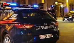 Entra con un pretesto in casa dell'ex compagna e non vuole pi&ugrave; uscire: arrestato
