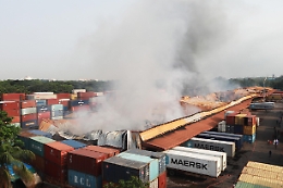 Bangladesh: scoppio in deposito container, bilancio morti a 34