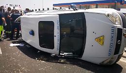 Si ribalta un'ambulanza della Misericordia di Adrano