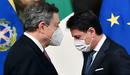 Il dl Aiuti passa al Senato con la fiducia ma senza il voto M5S: Draghi al Colle, crisi a un passo