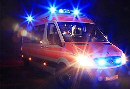 Dodicenne travolta da un'auto sul ciglio della strada: è in gravi condizioni