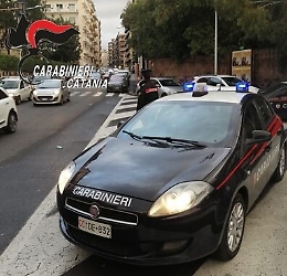 Era ai domiciliari ma a tarda sera passeggiava in via Etnea: arrestato