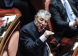 Politiche, dopo 35 anni in Parlamento Umberto Bossi rischia grosso: potrebbe essere escluso