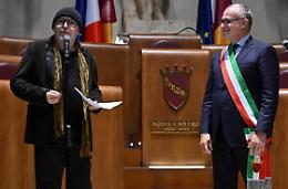 Vasco Rossi intona "Albachiara" in Campidoglio: sindaco Gualtieri alla chitarra