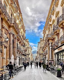Movida a Palermo: 35 multe per i commercianti di via Maqueda