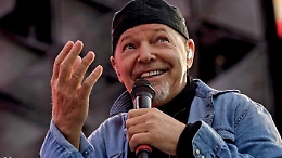 "Albachiara" di Vasco Rossi "tradotta" in latino nel liceo Eschilo di Gela. E il rocker la posta sui social