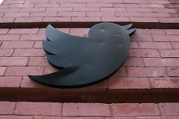 Twitter: Musk, non solo spunta blu ora anche oro e grigio