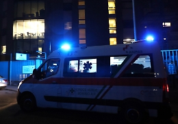 Uccide il compagno con una coltellata e chiama il 112