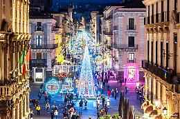 Christmas card per bus, Metro e parcheggi gratuiti: ecco come muoversi in città per le Feste